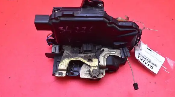 Seat Toledo II (1M) Front door lock 3B1637015A