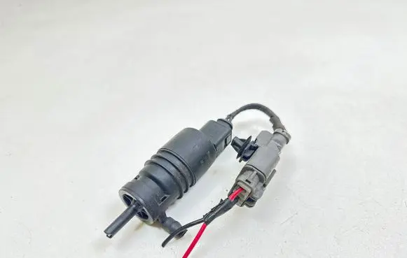 Honda Civic Windscreen/windshield washer pump 3043126