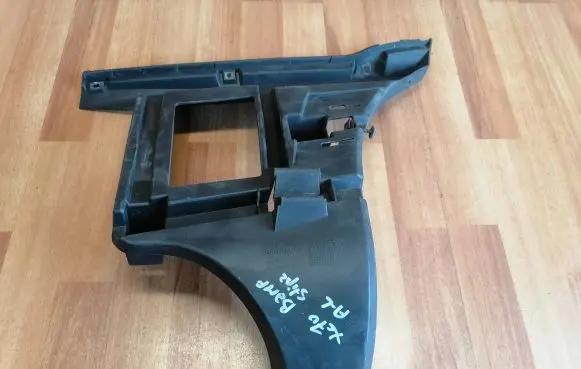 Volvo XC70 Rear bumper mounting bracket 8648150