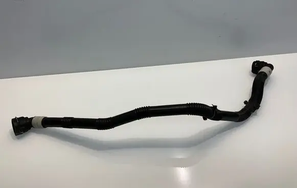 Tesla Model 3 Engine coolant pipe/hose 107758900E