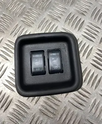 Nissan Juke I F15 Seat heating switch