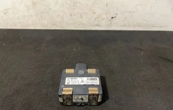 Volkswagen Golf VII Distronic sensor radar 5Q0907561F 5Q0907572F