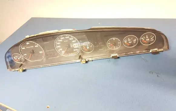 Audi A6 S6 C4 4A Speedometer (instrument cluster) 88311219