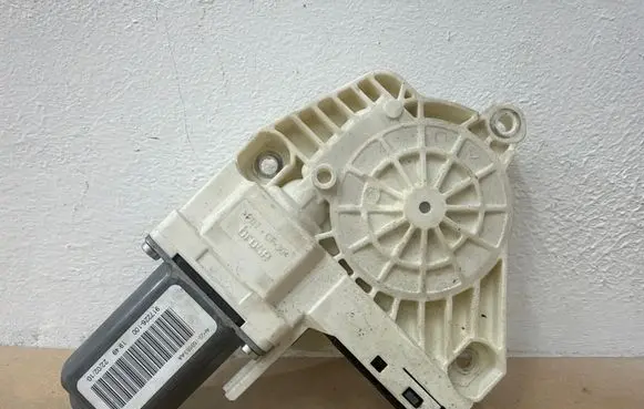 Land Rover Range Rover Sport L320 Front door window regulator motor AH2215B553AA