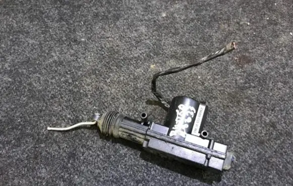 Opel Astra F Central locking motor 932037992