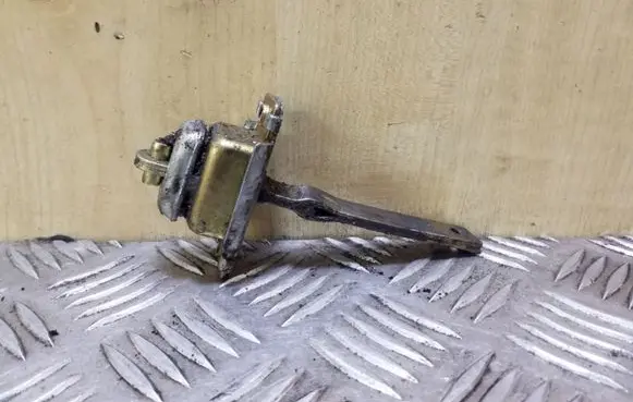 Opel Frontera B Rear door check strap stopper