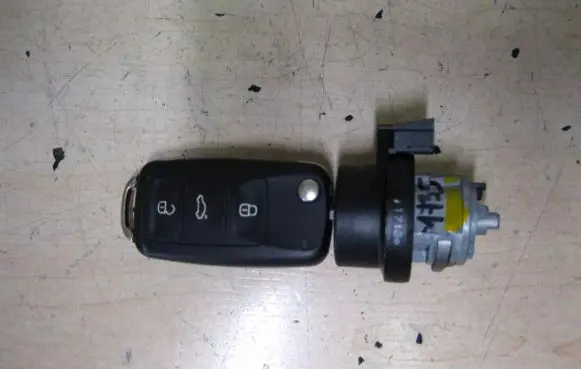 Skoda Rapid (NH) Ignition lock 3T0837202L M735