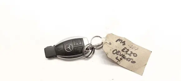 Mercedes-Benz E C207 W207 Ignition key/card 