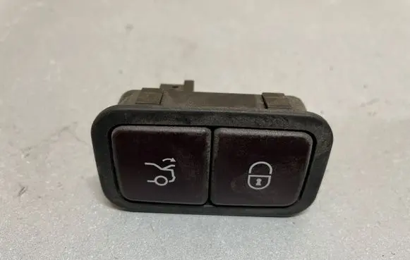 Mercedes-Benz C W205 Tailgate/trunk/boot open switch 2208211479