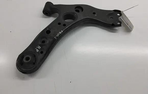Toyota Prius (XW30) Front lower control arm/wishbone 4806947050