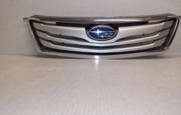 Subaru Outback Front bumper upper radiator grill