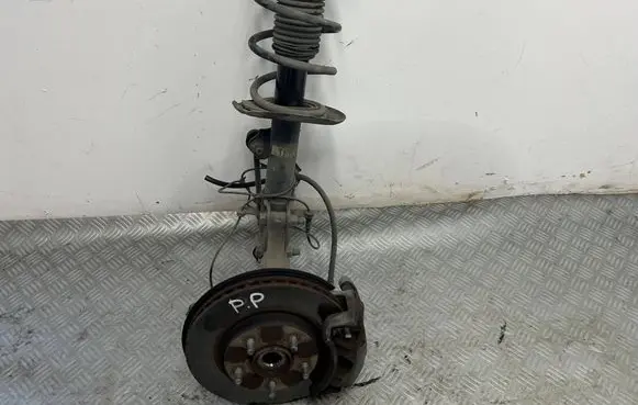 Nissan Juke I F15 Front wheel hub spindle knuckle