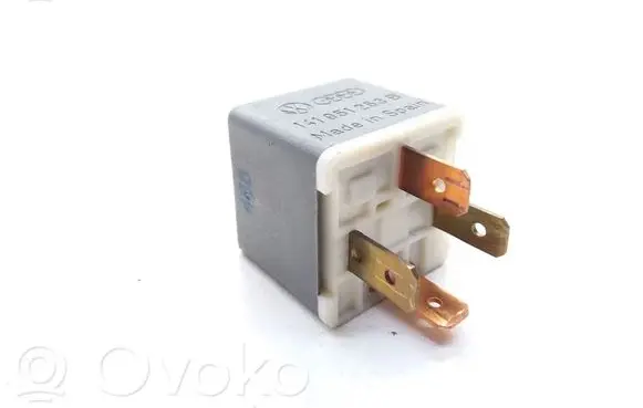 Volkswagen PASSAT B5 Other relay 141951253B