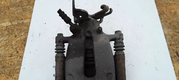 Opel Insignia A Rear brake caliper