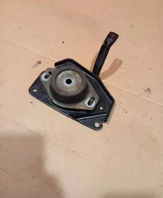Peugeot 3008 I Engine mount bracket 9682731880 KA907302