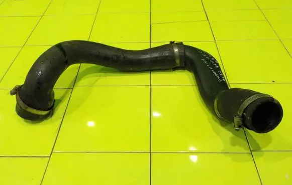 Land Rover Freelander 2 - LR2 Intercooler hose/pipe 13AB69 49140DB39FC24ADAAD