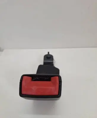 Volkswagen Touran I Rear seatbelt buckle