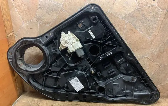 Mercedes-Benz GL X166 Rear window lifting mechanism without motor A1667300279