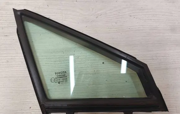 Toyota C-HR I Front door vent window glass four-door 68215F4030