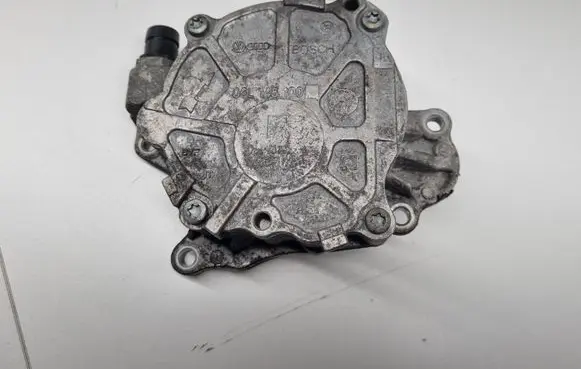 Volkswagen PASSAT B6 Vacuum pump 06L145100
