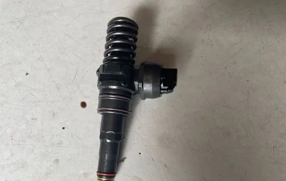 Volkswagen Sharan Fuel injector 038130073BP