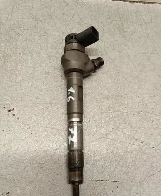 Skoda Octavia Mk3 (5E) Fuel injector 28370681