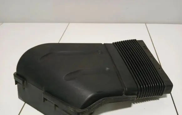 Audi A4 S4 B7 8E 8H Air intake duct part 8E0129617D A66GF30
