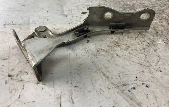 Hyundai Matrix Engine bonnet/hood hinges