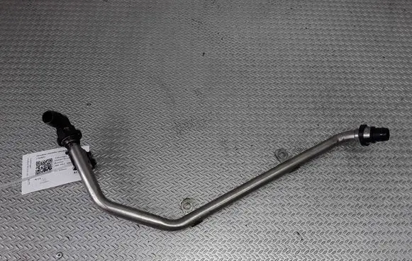 Volkswagen PASSAT B5.5 Breather/breather pipe/hose 06B133817M