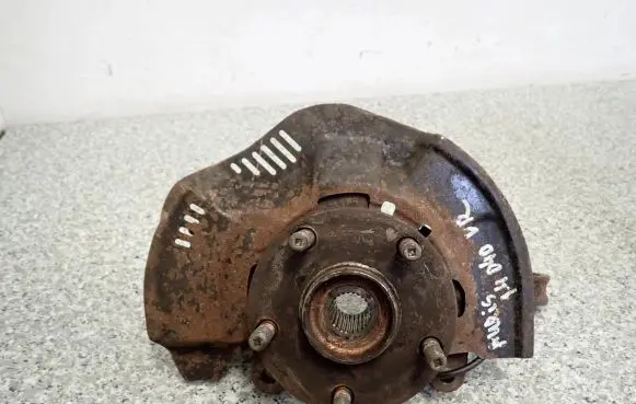 Toyota Auris 150 Front wheel hub spindle knuckle