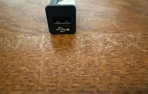 BMW X5 F15 USB socket connector 9237656