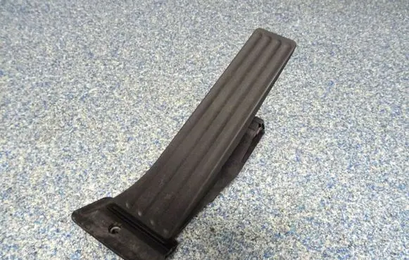 BMW 6 F06 Gran coupe Accelerator throttle pedal 6860784