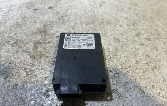 Dodge Challenger Blind spot module 68245862AE 622156970A