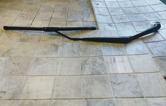 Windshield/front glass wiper blade