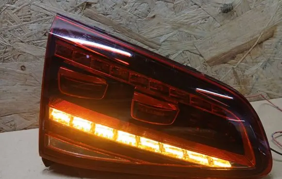 Volkswagen e-Golf Tailgate rear/tail lights 5G0945307F 81240101