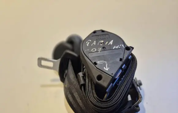 Skoda Fabia Mk1 (6Y) Rear seatbelt 33010365