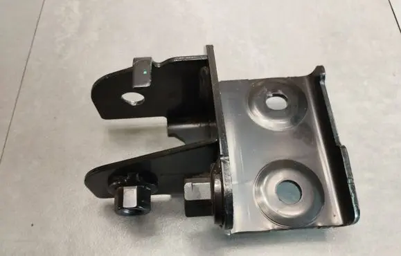 Volkswagen Amarok II Front differential bracket MB3W5D080AE