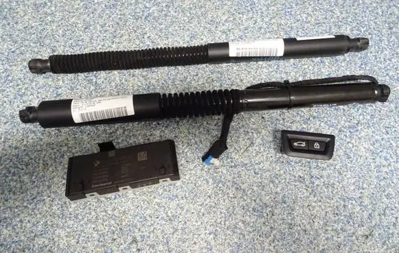 BMW X3 G01 Tailgate strut 7397322 7397319