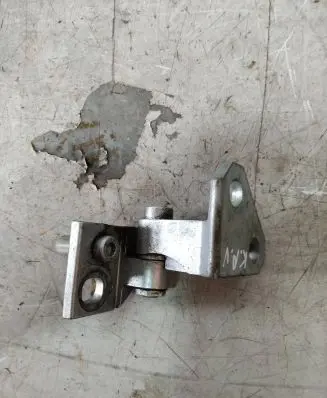 Volkswagen Golf Plus Front door upper hinge