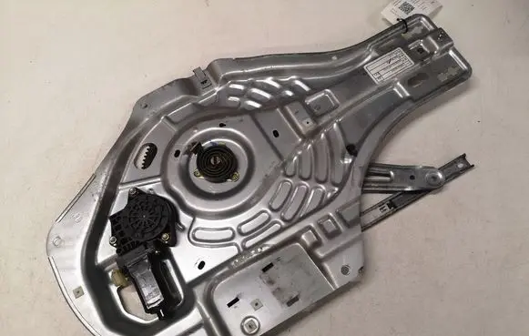 Hyundai Tucson JM Front door window regulator with motor 824702F010