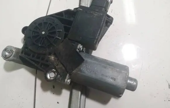 Opel Zafira A Rear door window regulator motor 119735XXX