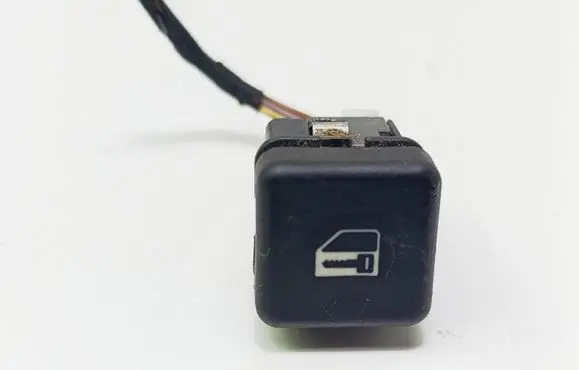 BMW 5 E39 Central locking switch button 8360828