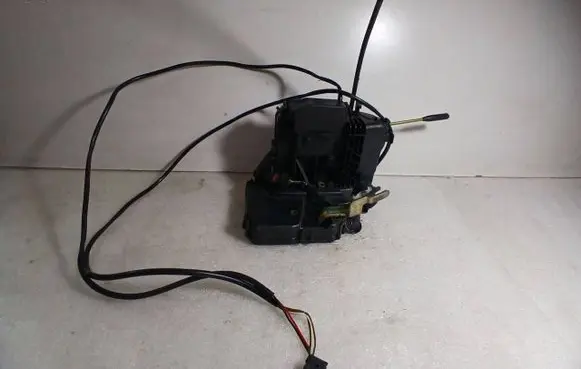 Mercedes-Benz C W203 Front door lock 004133112637 0011763440 2037200135031