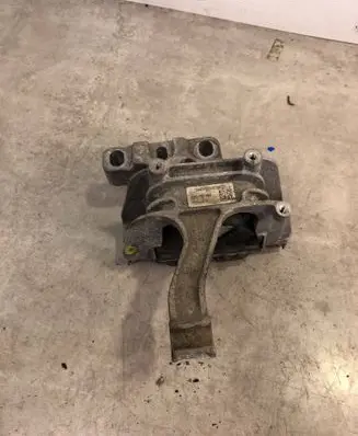 Engine mount bracket