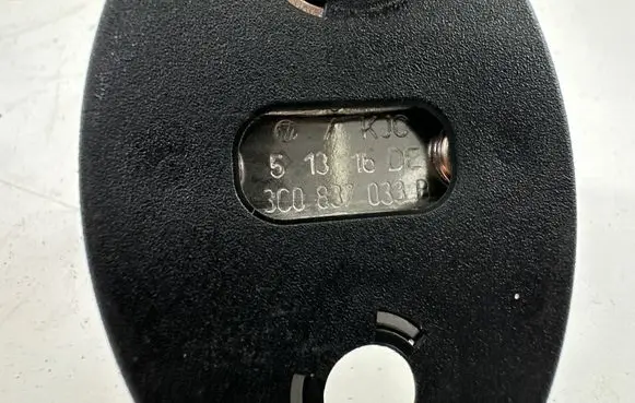 Volkswagen Touareg II Front door lock loop/hook striker 3C0837033B