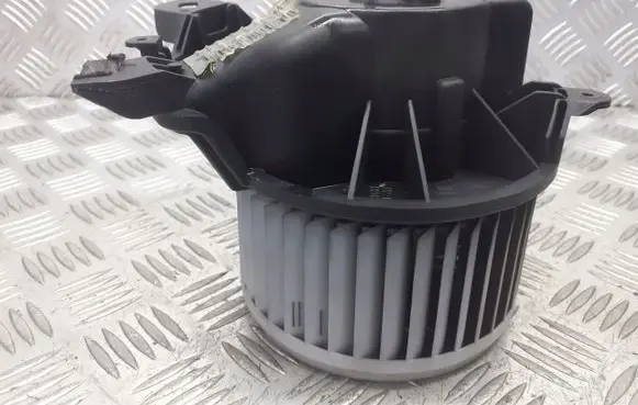 Opel Corsa D Front door blower motor 5D3330100