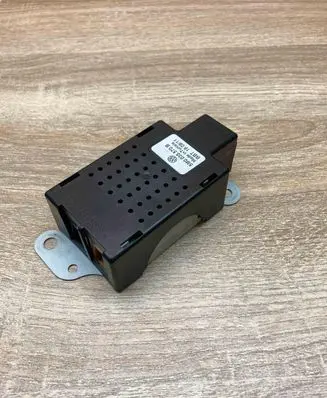 Volkswagen Touran II Aerial antenna amplifier 5M0035570B