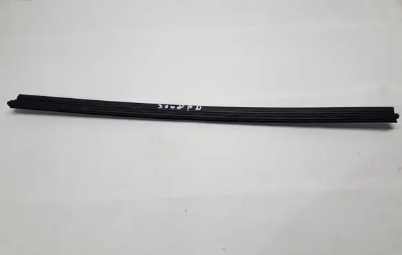 Peugeot 5008 II Front door glass trim molding 9811247180