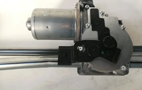Ford C-MAX II Front wiper linkage and motor W16333