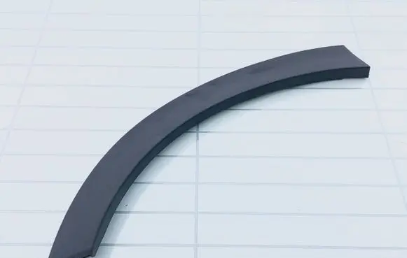 Rear fender molding trim